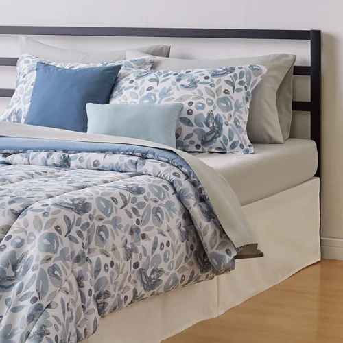 Miniatura 2 de Amazon Basics Juego de edredón Queen, microfibra suave, lavable a máquina, color acuarela azul con estampado floral, 10 piezas Acuarela Azul Floral