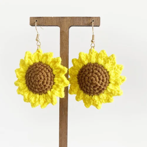 Miniatura 9 de Aretes colgantes únicos y ligeros hechos a mano con forma de girasol grande, bonitos aretes de gancho floral de flor bohemia para mujer, fiesta