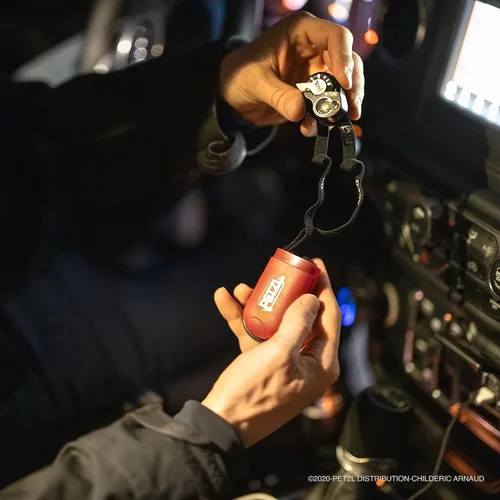 Miniatura 6 de PETZL, E+Lite, Faro de emergencia ultracompacto. 30 lúmenes