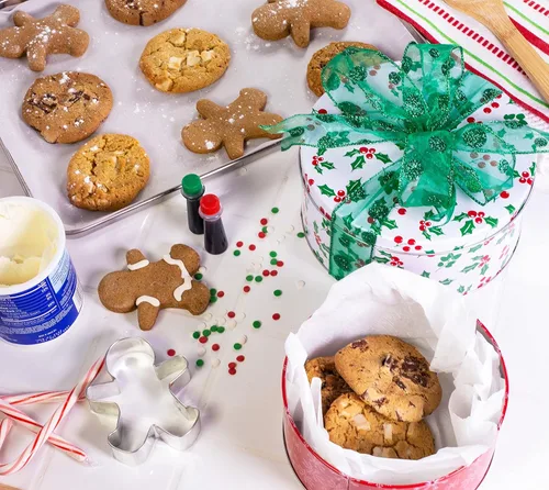 Miniatura 5 de Steel Mill & Co - Recipientes de lata con tapas, paquete de 3 latas de galletas de Navidad, latas festivas para regalos y golosinas navideñas, Copo