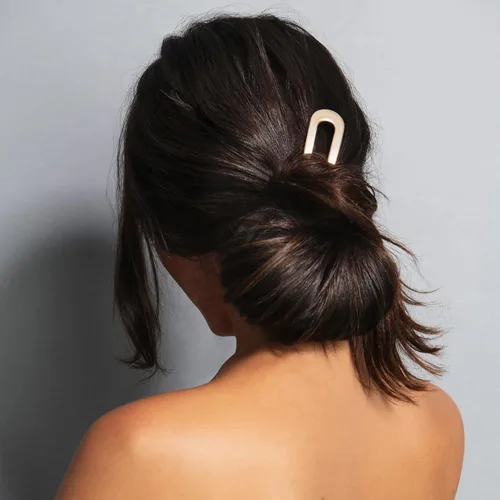 Miniatura 2 de The Hair Edit Horquilla Francesa Sleek Chignon, Elegante Accesorio de Cabello de Metal Dorado para Moños, Giros Franceses y Peinados Recogidos, Oro
