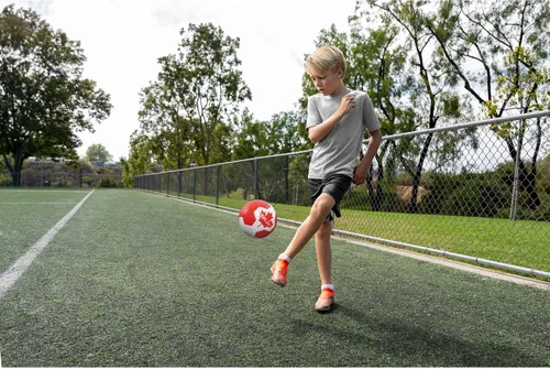 Miniatura 8 de SKLZ Star-Kick Touch - Entrenador de fútbol – Práctica de patadas y pases para jugadores jóvenes, perfecto para mejorar la coordinación pie-ojo
