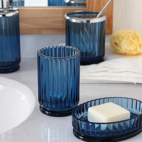 Miniatura 5 de Juego de 4 accesorios de baño de vidrio azul pesado con patrón decorativo prensado, incluye dispensador de jabón de mano, vaso, jabonera y soporte