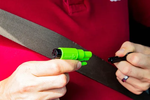 Miniatura 11 de resqme La herramienta original de escape de coche con llavero de emergencia, cortador de cinturón de seguridad 2 en 1 y rompeventanas, fabricado