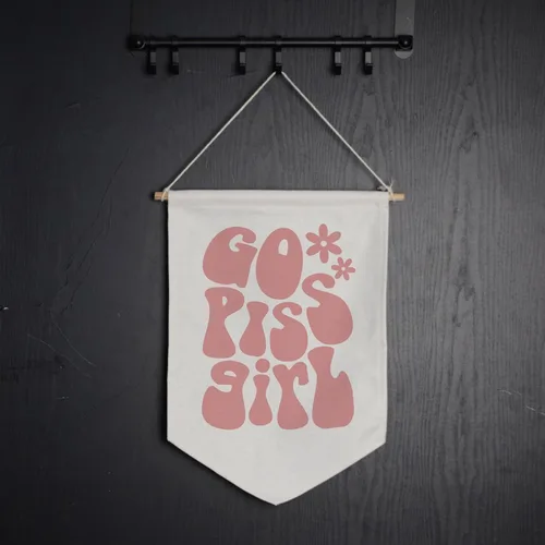 Miniatura 3 de Bandera Colgante de Pared para Chicas "Go Piss" Arte de Pared Moderno Idea de Regalo Graciosa y Divertida Decoración de Apartamento Decoración de Go