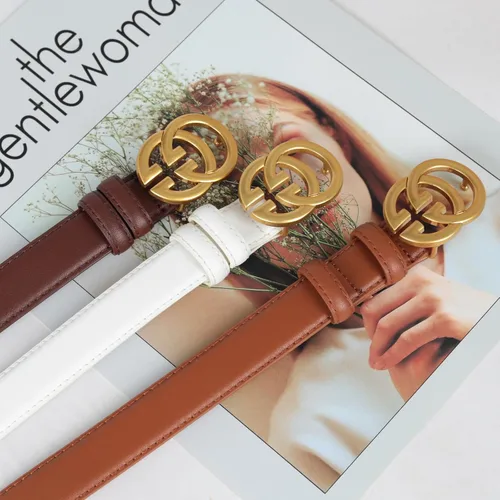 Miniatura 407 de Cinturón de cuero clásico con hebilla de metal para mujer con vestido de jeans