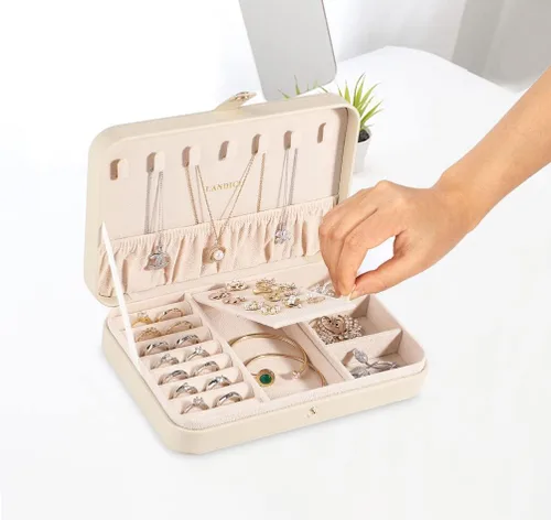 Miniatura 5 de LANDICI Joyero pequeño para mujeres y niñas, estuche organizador de joyas de viaje de piel sintética, soporte portátil de almacenamiento de joyas