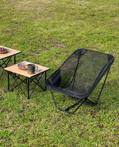 Miniatura 9 de iClimb Silla plegable de camping compacta ultraligera baja con bolsillo lateral y bolsa de transporte (malla negra)