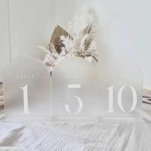 Miniatura 6 de Números de mesa de arco esmerilado para recepción de boda, paquete de 10 piezas de 5x7" Signos acrílicos de arco esmerilado con soporte, números
