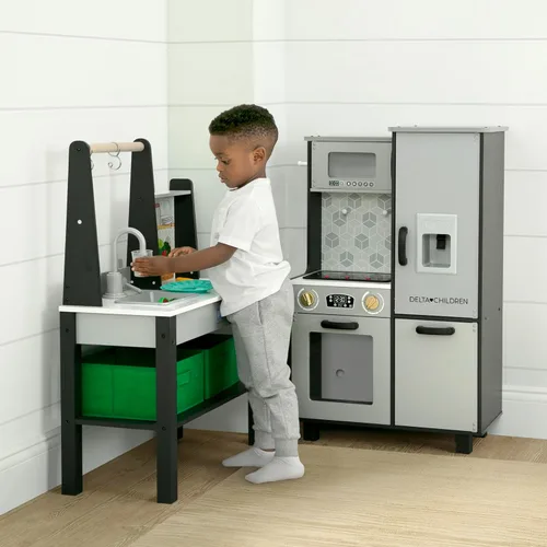 Miniatura 16 de Delta Children - Cocina de juguete Gourmet Todo en Uno de Rincón - Juego de cocina con estufa segura y sin calor con luces, horno, fregadero, Gris