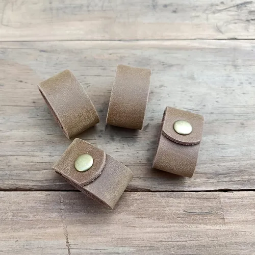 Miniatura 3 de Paquete de 4 llaveros de cuero para cinturón para hombre y mujer, para mantener tu cinturón extra largo