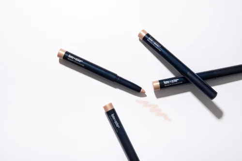 Miniatura 5 de Lune+Aster Iluminador de ojos – Lápiz iluminador en champán sedoso para ojos brillantes Aplicar a huesos de cejas, esquinas de ojos, párpados
