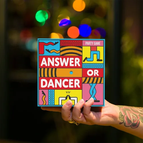 Miniatura 4 de Hygge Games - Respuesta o bailarín Trivia Dance-Off Family Fun Party Game para mayores de 14 años
