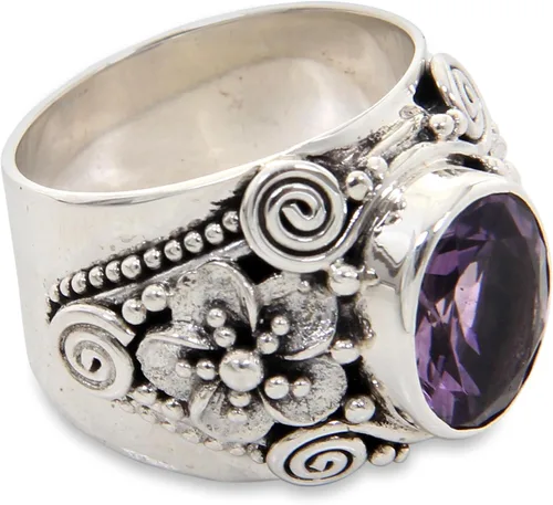 NOVICA Anillo floral de plata de ley 925 amatista 'lila Frangipani', Plata Esterlina, Amatista Sin piedras preciosas