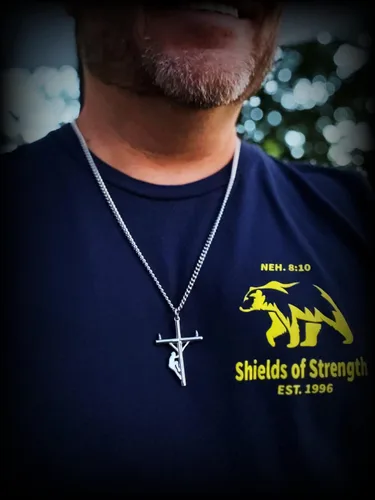 Miniatura 4 de Shields of Strength Collar de cruz de lineman para hombre - Juan 14, Acero inoxidable