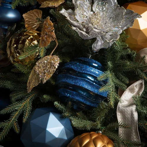 Miniatura 6 de Vickerman Esfera ondulada de adorno de Navidad de 6 pulgadas, acabado de caramelo a rayas azul medianoche con detalles de purpurina, plástico