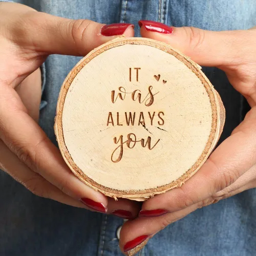 Miniatura 11 de Koyal Wholesale Caja de anillo grabada, caja de anillo de compromiso de madera real de abedul, Forever Yours, caja de propuesta de boda Siempre tuyo