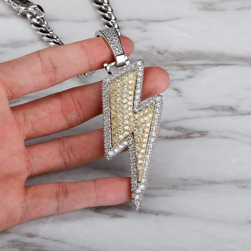 Miniatura 11 de JINAO Hip Hop - Colgante con diseño de rayo chapado en oro de 18 quilates con circonita cúbica con micropave de imitación de diamante para hombres