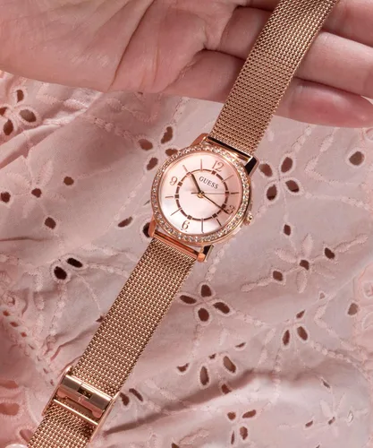 Miniatura 4 de GUESS Reloj para mujer de 1.102 in - Pulsera de tono dorado con esfera blanca y caja dorada