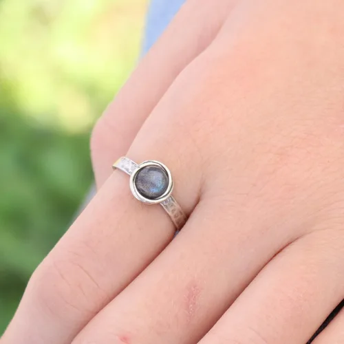 Miniatura 70 de Anillo de plata de ley con piedras preciosas para mujer, anillo apilable de piedra martillada, anillo de piedra natal