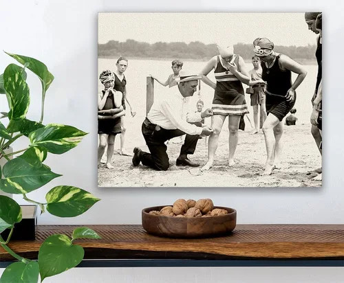 Miniatura 7 de Fotografía vintage de The Bathing Suit Cop de 11 x 14 pulgadas, impresión sin marco, escena histórica de la playa de los años 20, divertida