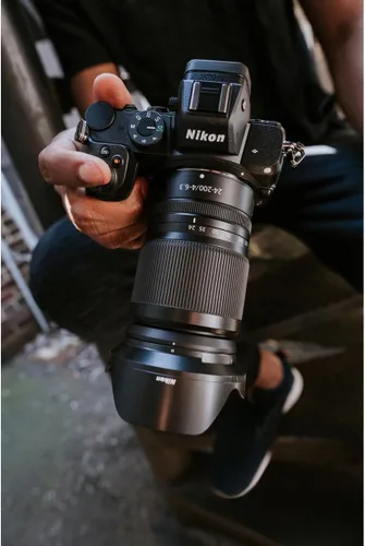 Miniatura 3 de Nikon Z 5 con lente zoom compacta Nuestra cámara de fotos/vídeo sin espejo de fotograma completo más compacta con lente zoom de 24-50mm