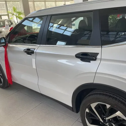 Miniatura 2 de Accesorios de automóvil aptos para Mitsubishi New Outlander 2022 2023 Cubierta de manija de puerta exterior con orificios de entrada inteligentes