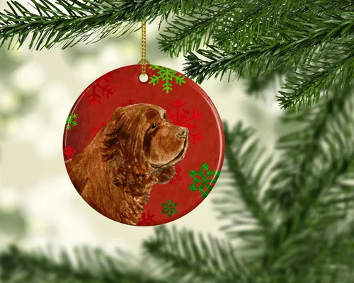Miniatura 2 de Caroline's Treasures Sussex Spaniel - Adorno de cerámica de copo de nieve rojo y verde, decoración colgante para árbol de Navidad, decoración