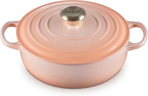 Miniatura 17 de Le Creuset Horno Sauteuse Signature de hierro fundido esmaltado, 3.5 cuartos, Regaliz