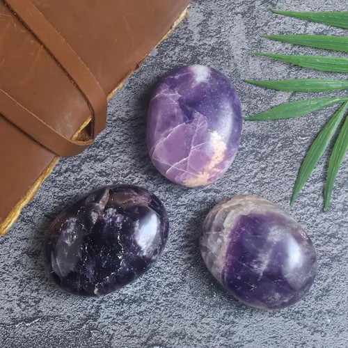 Miniatura 9 de Piedra de palma amatista de 2.165-2.362 in, piedra de preocupación para curación de chakras naturales, reiki, piedra pulida, bolsillo tallado a mano