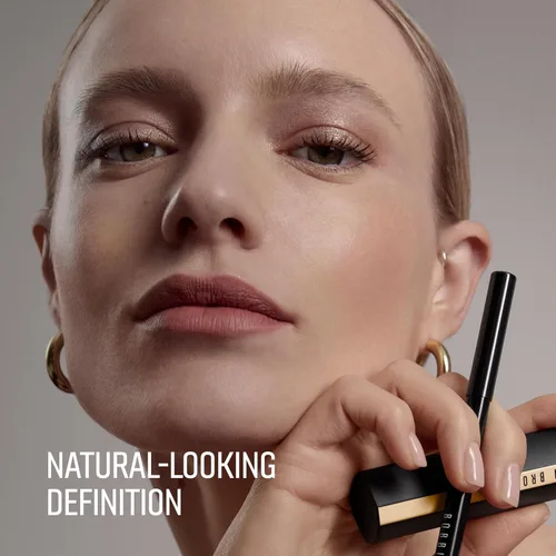 Miniatura 3 de Bobbi Brown Lápiz de labios Delineador de labios cremoso y aterciopelado para una definición de aspecto natural, 0.04 onzas 03 Rosa