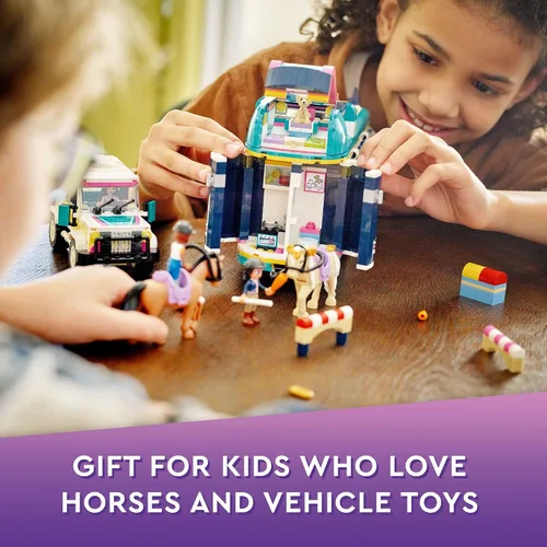 Miniatura 7 de LEGO Friends Remolque de Espectáculo Ecuestre 41722, juguete de caballo para niñas y niños de 8 años en adelante con 2 caballos, coche SUV