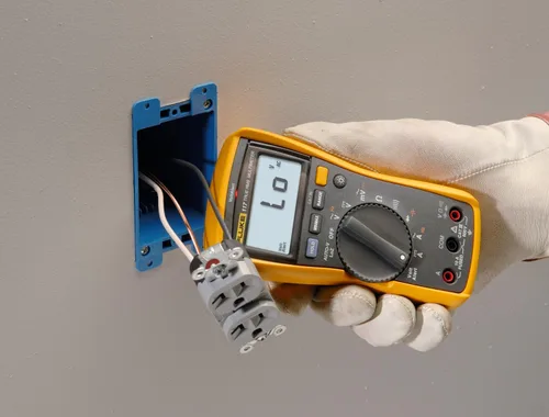 Miniatura 5 de Fluke 117 Multímetro digital, detección de voltaje CA sin contacto, mide resistencia/continuidad/frecuencia/capacitancia/mínimo máximo promedio