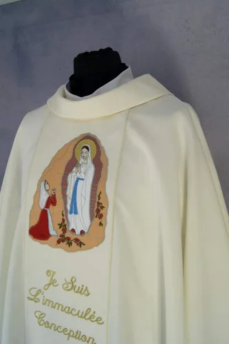 Miniatura 3 de Vestimenta - Casulla Mariana de estilo gótico con una estola a juego