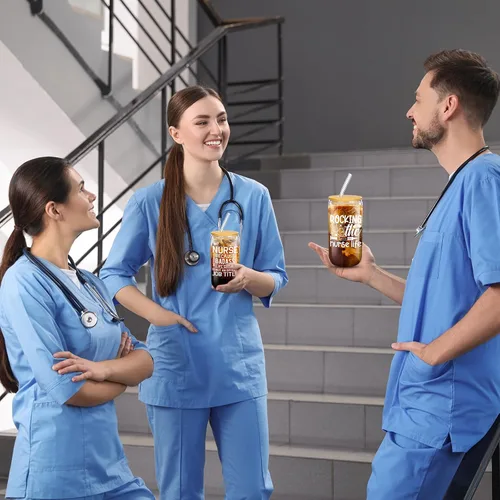Miniatura 5 de Juego de 6 vasos de vidrio con forma de lata de 16 onzas con tapas y pajitas de bambú, regalos de graduación de escuela de enfermería para mujeres