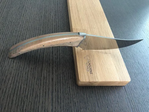 Miniatura 2 de Laguiole en Aubrac Cuchillo de queso hecho a mano 'Le Buron' KMF99NOI/LZB1 Mango de nogal