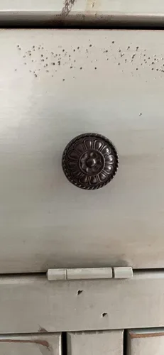 Miniatura 7 de Paquete de 8 pomos redondos tradicionales de 1.2 pulgadas de ancho para cajones de gabinete, color negro, latón antiguo, manijas colgantes