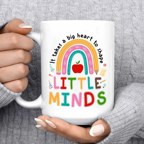 Miniatura 6 de Taza de té de cerámica blanca con texto en inglés "It Takes A Big Heart To Shape Little Minds" de 11 onzas y 15 onzas, taza de café personalizada