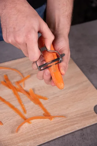 Miniatura 3 de ARCOS Pelador profesional cromado para frutas y verduras. Herramienta de cocina de acero inoxidable de 5.5 pulgadas para corte preciso. Gadget