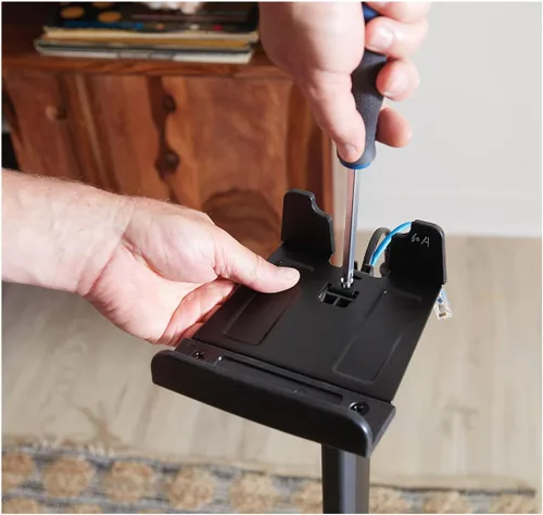 Miniatura 4 de SANUS Soporte de altavoz inalámbrico para Sonos Five y Sonos Play:5 - Diseño de mejora de audio para audio vertical y horizontal con gestión de Negro