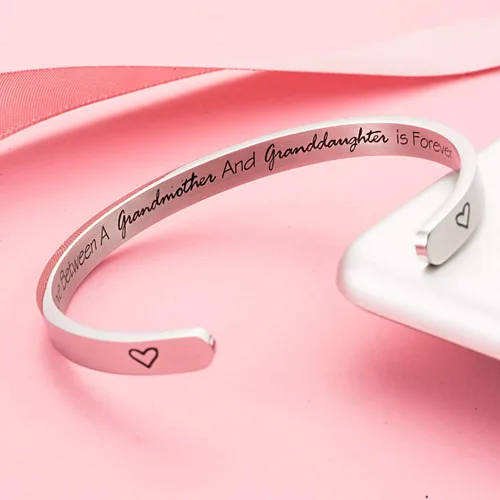 Miniatura 2 de Pulsera con cita de texto en inglés "The Love Between a Grandmother And Granddaughter Is Forever" (El amor entre una abuela y nieta es siempre)