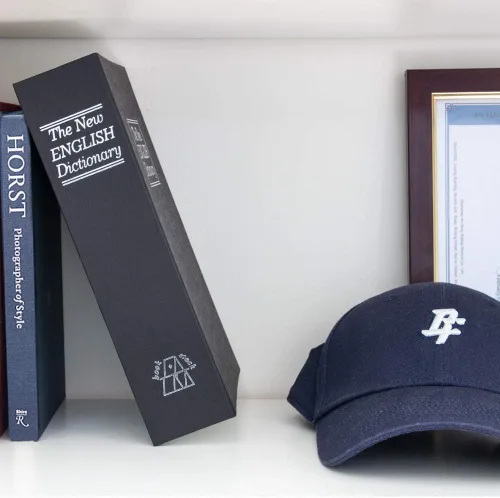 Miniatura 2 de KYODOLED Caja fuerte de metal portátil con cerradura de llave, libro secreto oculto, libro secreto seguro, libro de desviación con diccionario, 9.5