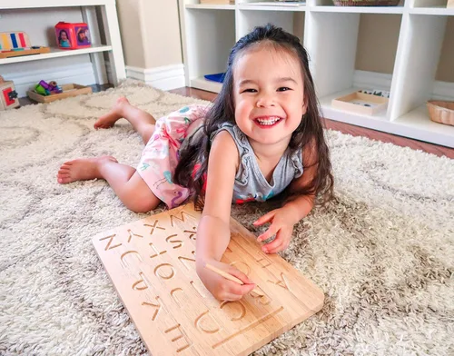 Miniatura 4 de Tablero de trazaso del alfabeto Montessori& Me, hecho de madera, letras de Montessori - Letras de madera - letras grandes para niños pequeños a