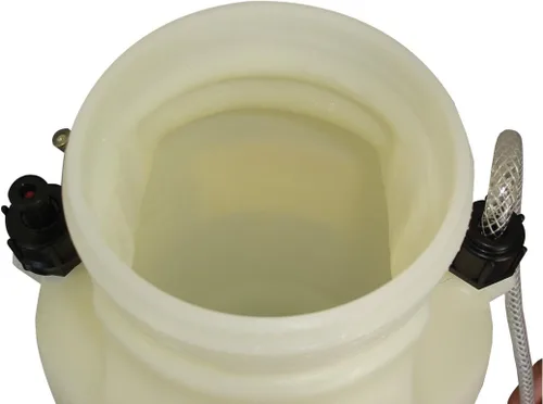 Miniatura 9 de Pulverizador de mano SOLO 456 de 2 galones con sellos Viton® en ubicaciones clave. Los sellos Viton® resisten productos químicos agresivos. Diseñado