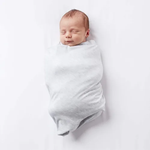 Miniatura 3 de BreathableBaby Paquete de 2 mantas y envolturas activas, narval y puntos dorados, tela ligera de alta calidad, 47 x 47 pulgadas, manta multiusos