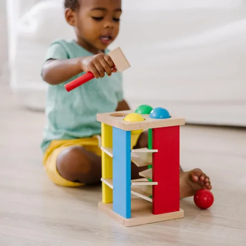 Miniatura 7 de Melissa & Doug Deluxe Golpear y rodar Juguete torre de madera con martillo.