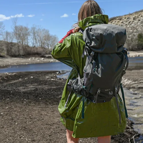 Miniatura 6 de Everlit Poncho de lluvia de supervivencia, manta espacial Mylar para equipo de campamento, retiene el 90% del calor corporal, manta de emergencia