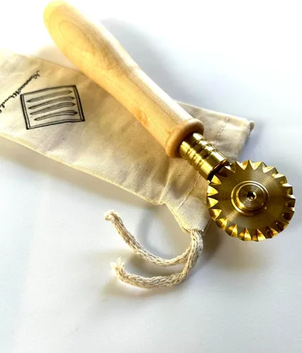 Miniatura 4 de Nonna's cutters, brass pasta wheels, maple (Smooth & Fluted pair)
