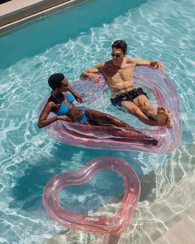 Miniatura 6 de FUNBOY Hamaca de agua original de corazón transparente con flotador de malla para piscina, perfecta para fiestas de verano en la piscina