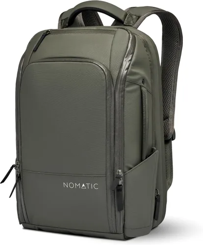 NOMATIC Paquete de viaje de 20 litros – Mochila de viaje para hombre – Ampliable a 30L – Mochila resistente al agua – Listo para TSA – Mochila Oliva